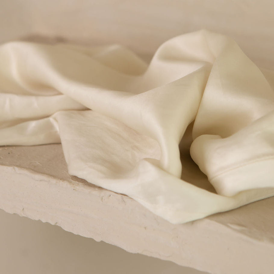 Mulberry Silk Pillowcase (Natural White) - Smoother Hair & Skin Overnight grounding product for sleep, stress relief and recovery | Organic Earthing